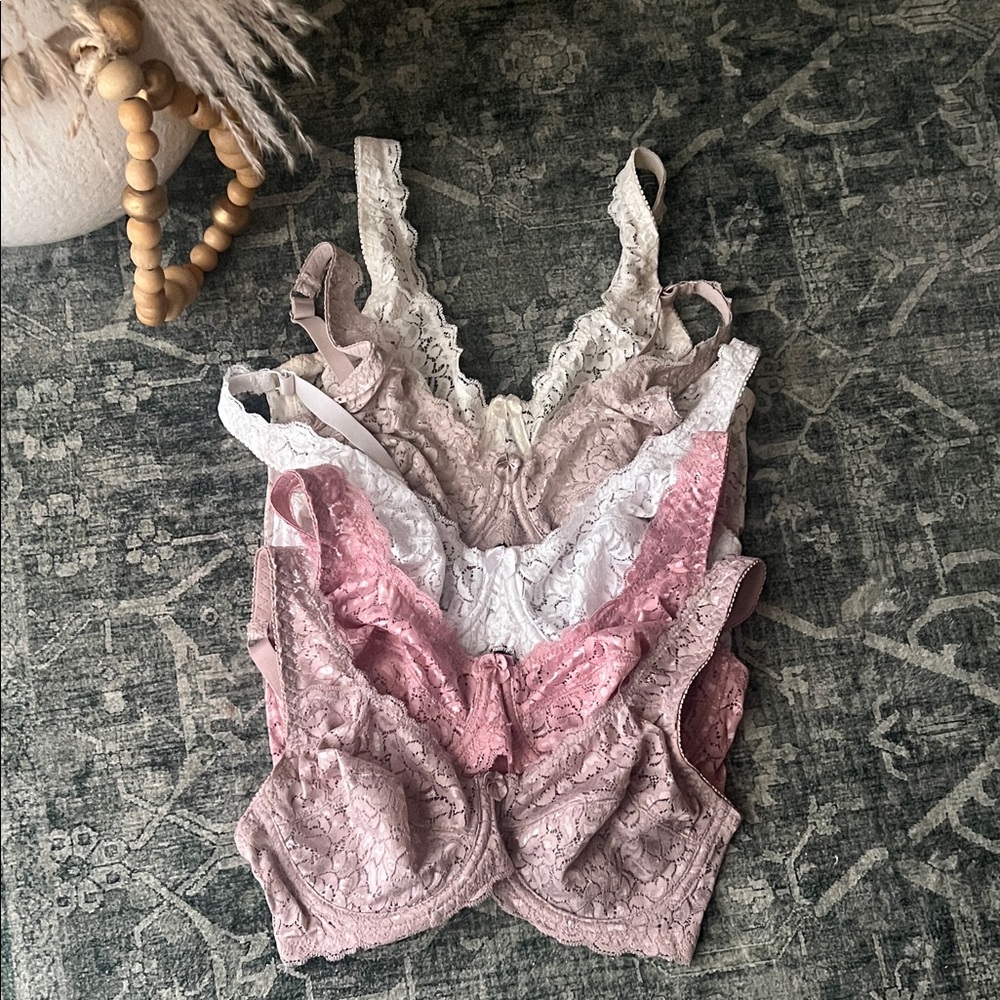 Tahari Lace Underwire Bra Set in Pink and Cream Tones